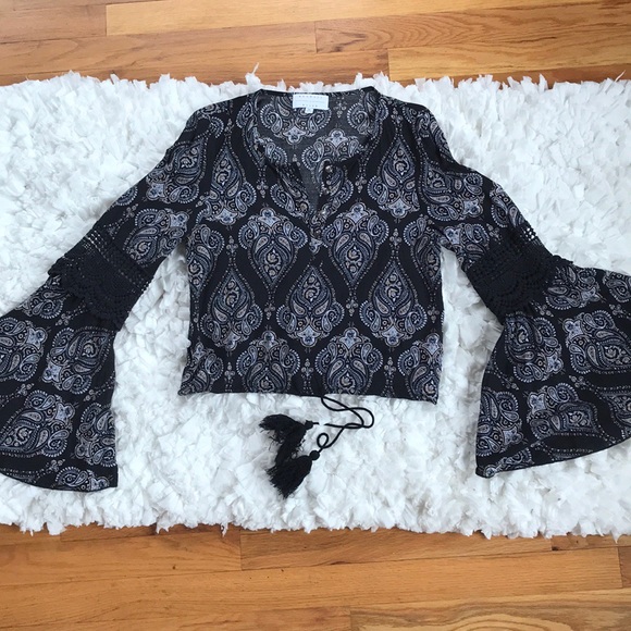 Kendall & Kylie Bell Sleeve Top - Picture 2 of 7